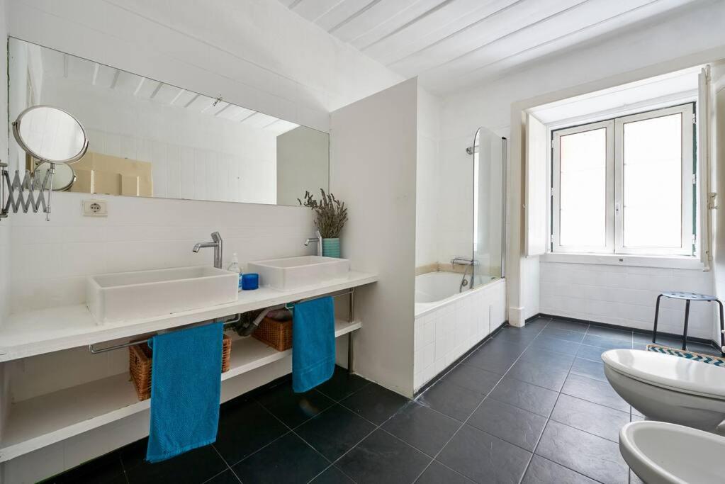Stunning Apartment Near Chiado Lizbona Zewnętrze zdjęcie